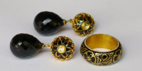 Enamelled jewels in 22k gold with diamond and black jade