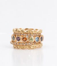 5 ringen in 18k goud met mix saffieren en diamantjes