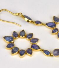 Earrings in 18k gold with tanzanite by Sluis Juwelen
