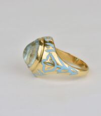 Aquamarijn ring in 18k goud met licht blauw emaille